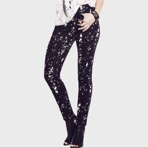 Two by Vince Camuto Black and white paint splatter skinny jeans Sz 28/6